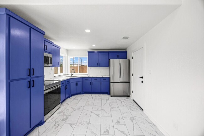 Building Photo - 12831 Nyack Dr