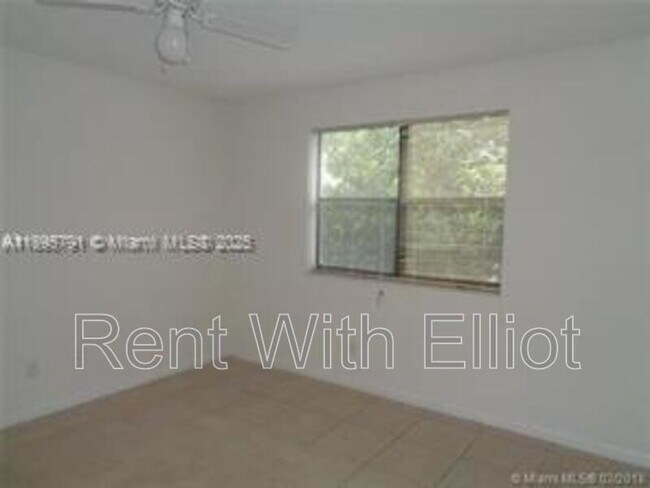 Building Photo - 650 S Park Rd