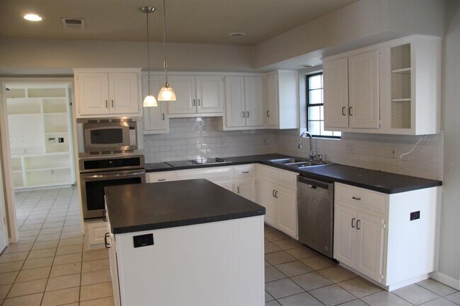 Building Photo - 5402 Musket Ridge