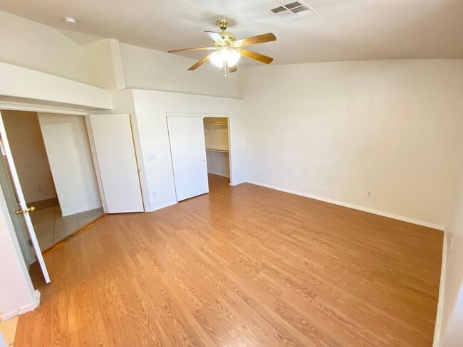 Building Photo - Charming 2 Bed/3Bath/2 Car Garage, Townhome nestled in this beautiful Summerlin North Gated Commu...