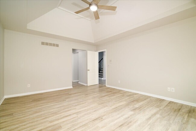 Building Photo - 38291 River Park Dr