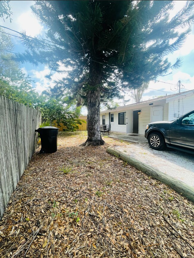 Building Photo - Emerson Ave