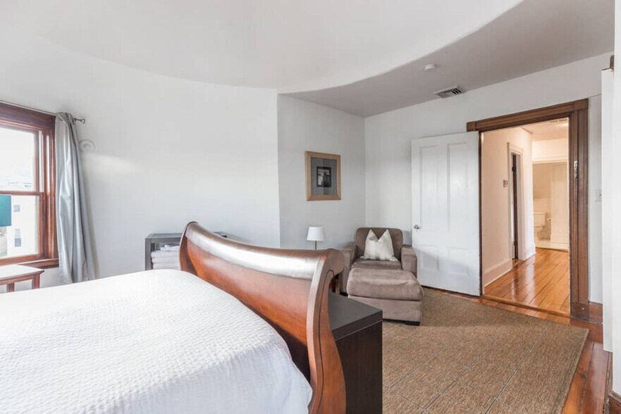 Building Photo - 15 Peverell St