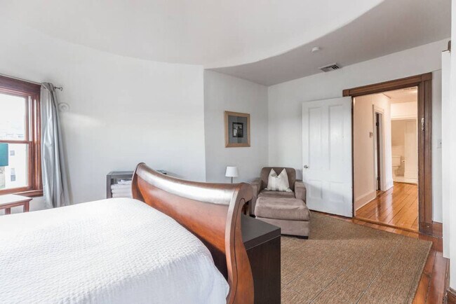 Building Photo - 15 Peverell St