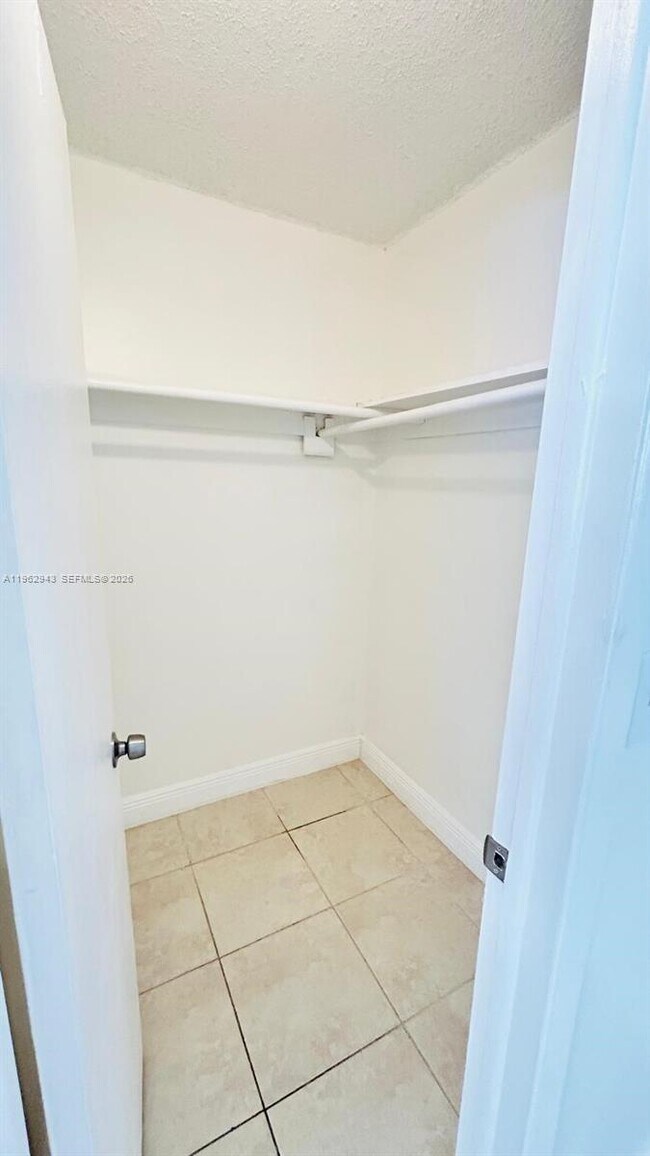 Building Photo - 241 SE 9th Ave