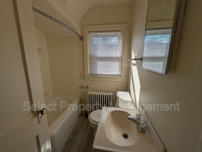 Building Photo - 1235 Stophlet St