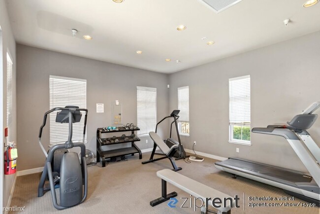 Building Photo - 1 br, 1 bath Condo - 38780 Tyson Ln, Fremo...