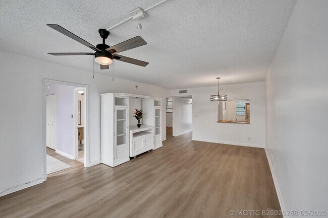 Building Photo - 9470 Poinciana Pl