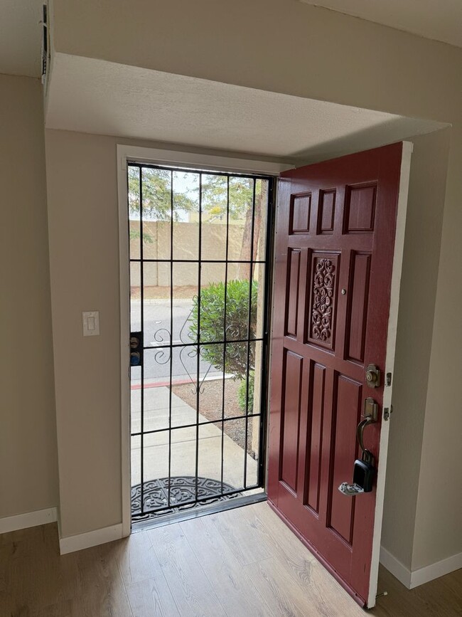 Building Photo - Updated 3 Bedroom 2.5 Bath 2 Story Condo F...