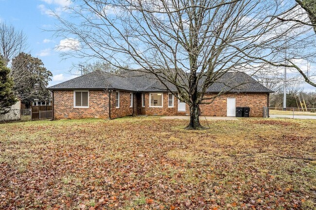 Building Photo - 1015 Brinkley Rd