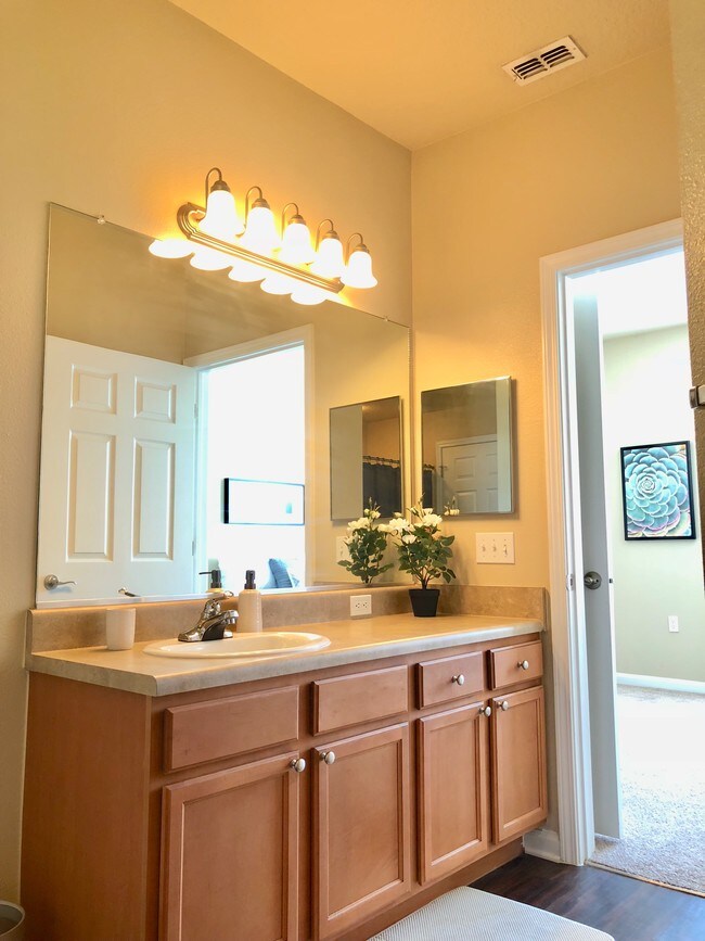 Building Photo - 9747 Tranquility Lake Cir