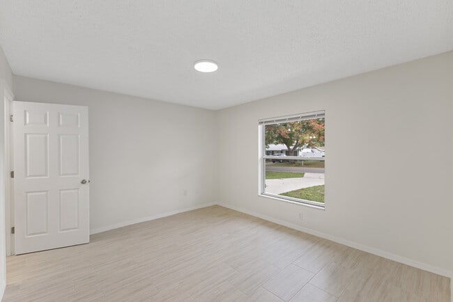 Building Photo - 102 Cricket Hollow Ln