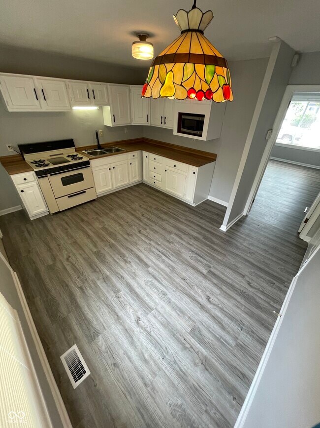 Building Photo - 7848 Souter Dr