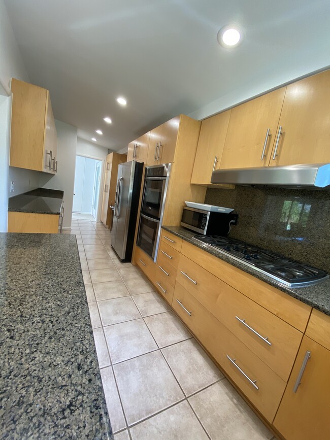 Building Photo - 921 Arden Ln