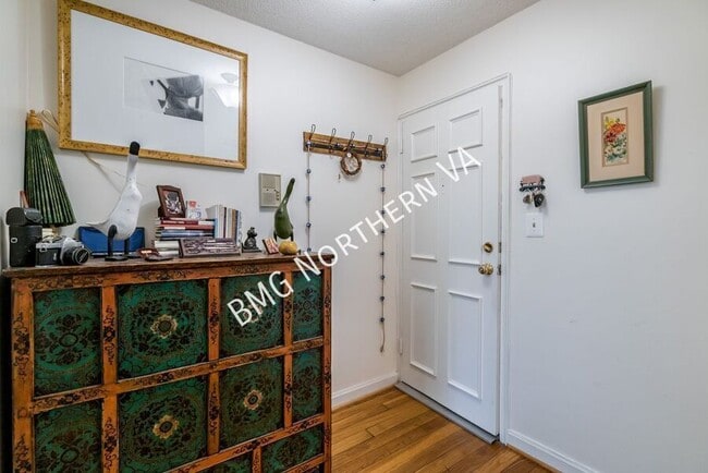 Building Photo - 108 N George Mason Dr