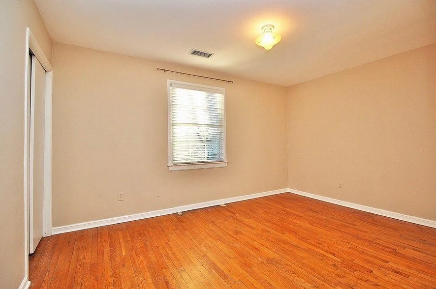 Building Photo - 427 Wakefield Dr