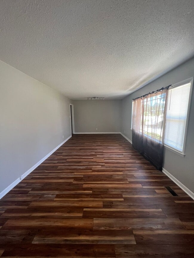 Building Photo - 890 Bedrock Dr