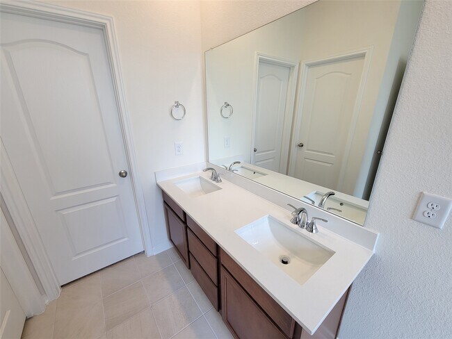 Building Photo - 2809 Cordova Hl Dr