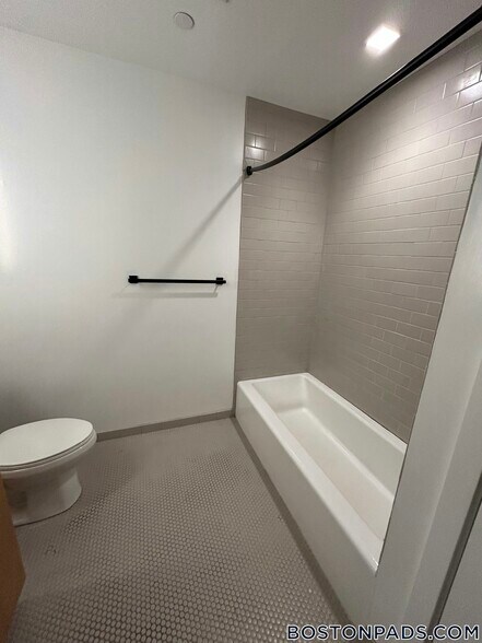 Building Photo - 83 Gardner St