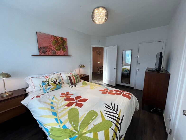 Building Photo - 511 75th St