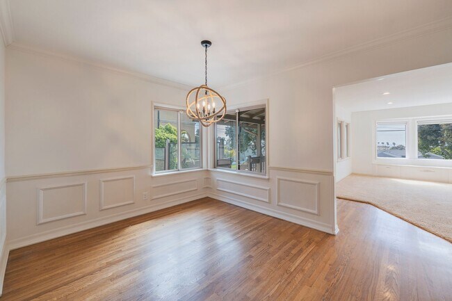 Building Photo - 620 S Gertruda Ave