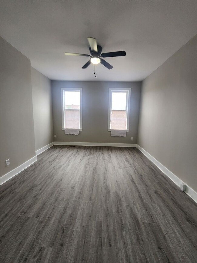 Building Photo - Spacious 3 Bedroom in East Baltimore