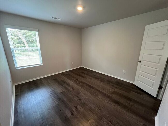 Building Photo - Now Leasing: Spacious 4-Bedroom, 2-Bath Home in Pea Ridge — Secure Your New Home Today!