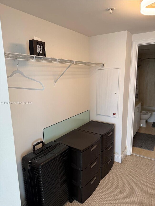 Building Photo - 1750 N Bayshore Dr