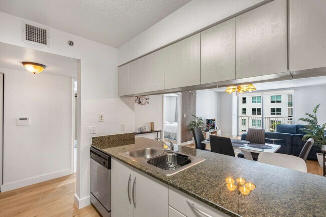 Building Photo - 1 SE 12th St