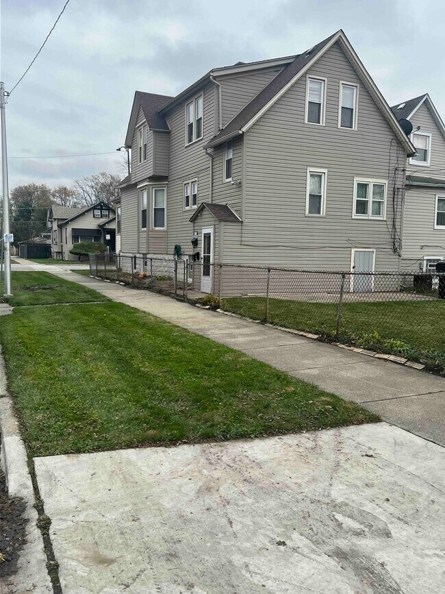 Building Photo - 10434 S Wentworth Ave