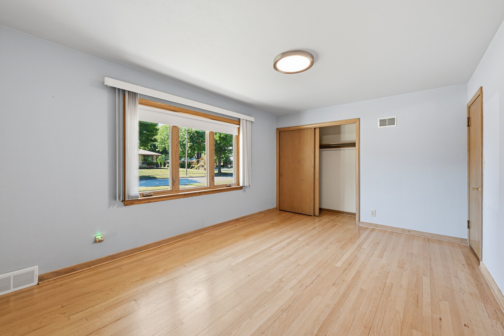 Building Photo - 728 N 74th St