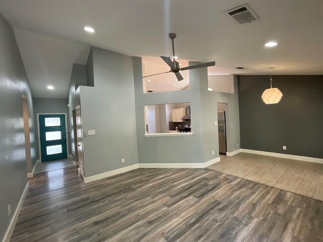 Building Photo - 8900 Linton Dr