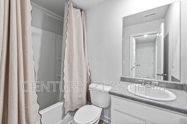 Building Photo - 4343 Newland St