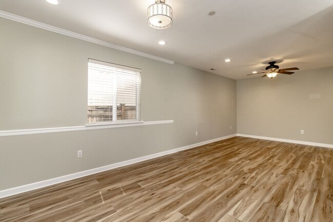 Building Photo - 3 bedroom, 2.5 bath DuPont home featuring AC!