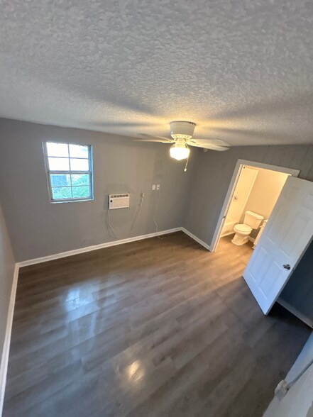 Building Photo - 8142 Eaton Ave