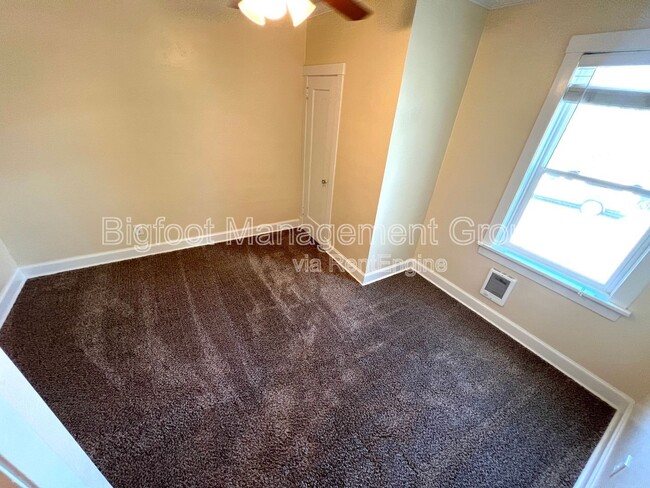 Building Photo - 937 12th Ave
