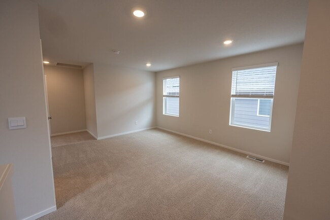 Building Photo - 3 bedroom home in Ridgefield w/ AC - Built in 2024