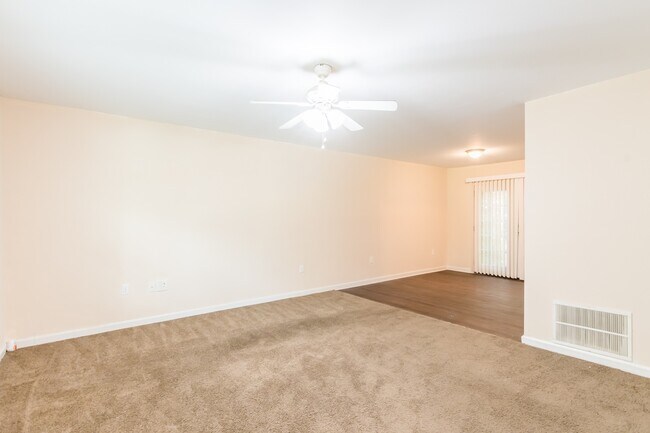 Building Photo - 990 Sexton Dr