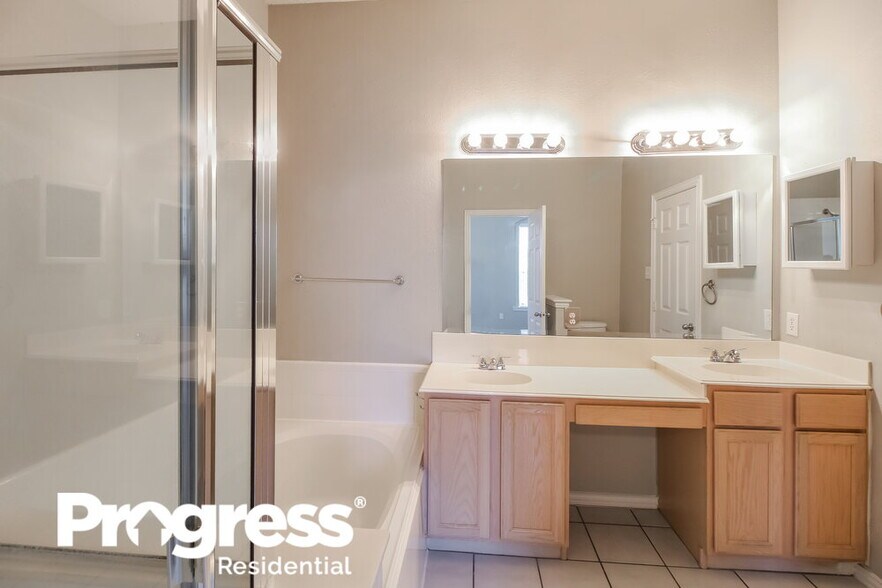 Building Photo - 828 Pinnacle Cir