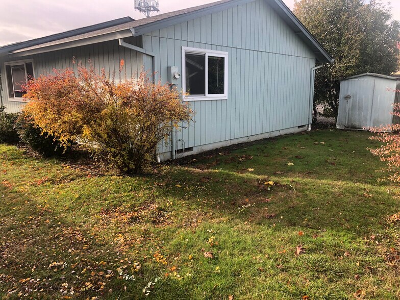 Building Photo - 3238 Lyon St SE