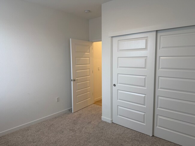 Building Photo - Beautiful Sacramento 5 Bedroom 3 Bathroom 3000 Sqft. Home for Rent