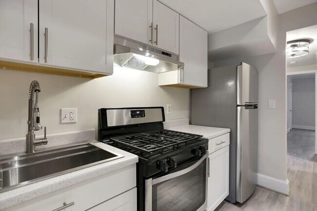 Building Photo - 1712 West Virginia Ave NE