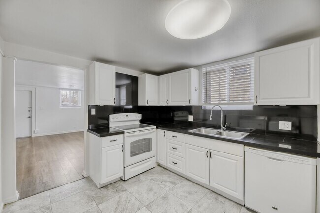 Building Photo - 1890 S Garfield St