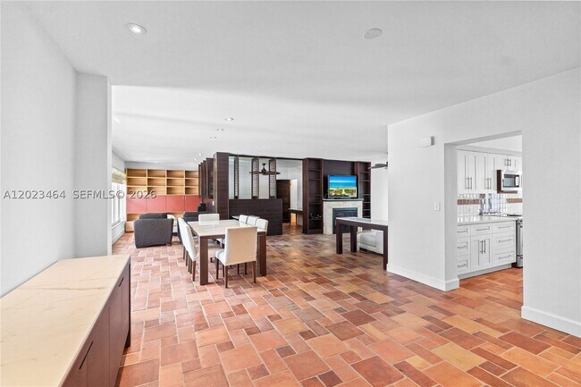 Building Photo - 10190 Collins Ave