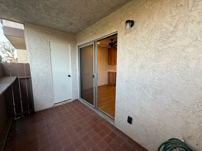 Building Photo - Completely Remodeled 2 bedroom condo in Tu...