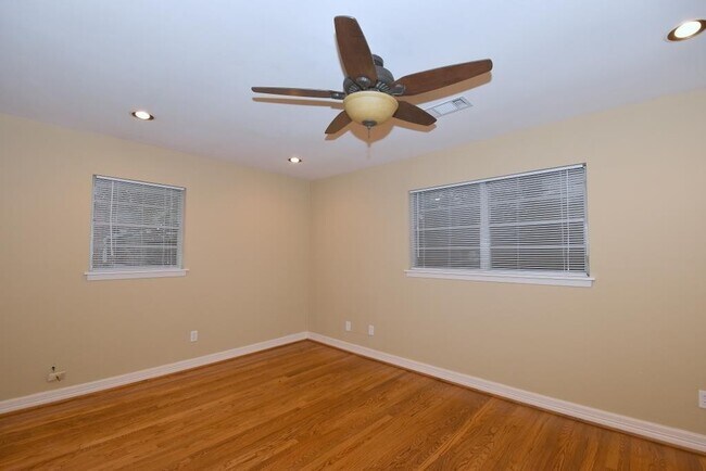 Building Photo - 10402 Chatterton Dr