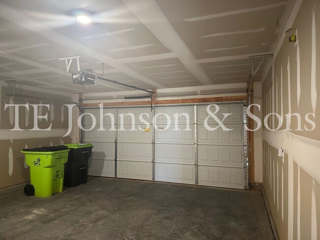 Building Photo - Spacious 4 Bedroom Home in Lexington – Modern Amenities and Comfort Await!