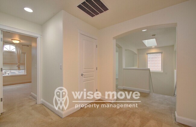 Building Photo - East Vancouver- Beautiful 5 bedroom