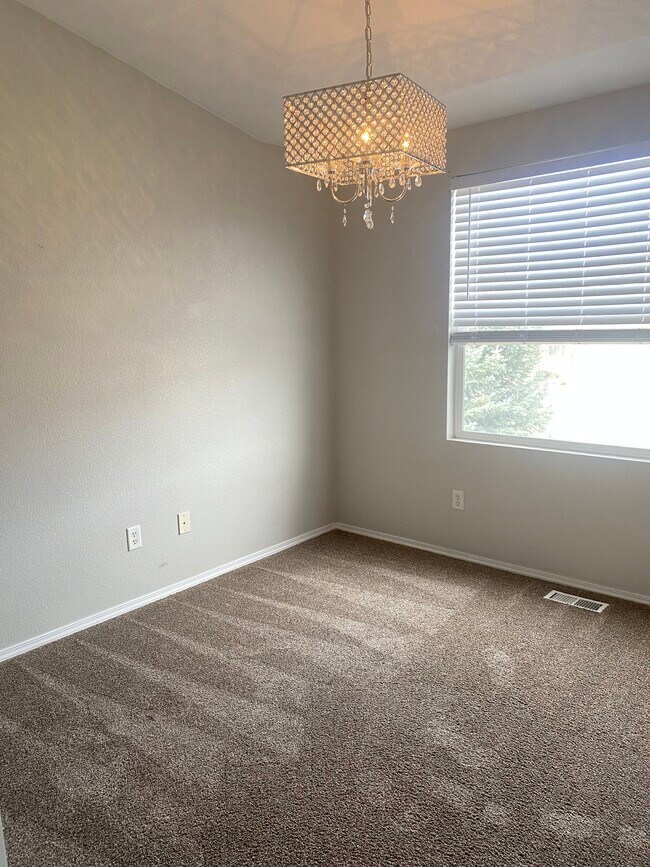 Building Photo - 10387 Ross Lake Dr