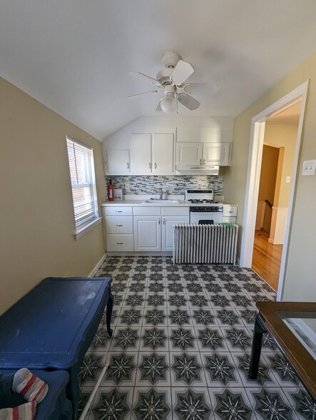 Building Photo - 1117 Logan Ave